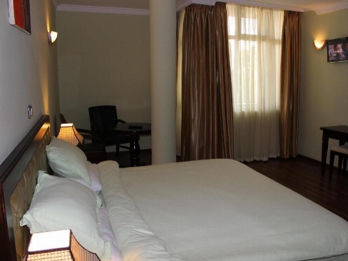 Oasis Apartment Hotel image 5